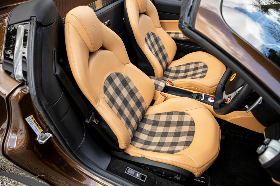 Интерьер Ferrari 488 Spider The Tartan (234246) 2018 года  (фото 11 из 25)